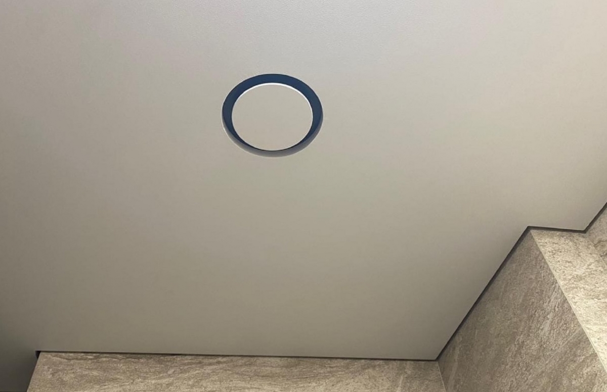 Решетка скрытого монтажа для натяжного потолка FoZa d125мм с вентилятором на шарикоподшипнике с выходом на трубу d100мм